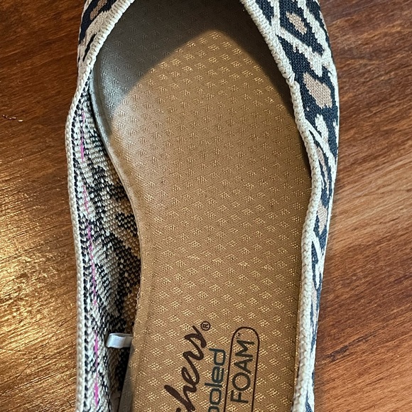 Sketchers cheetah slip on shoes - Picture 14 of 15
